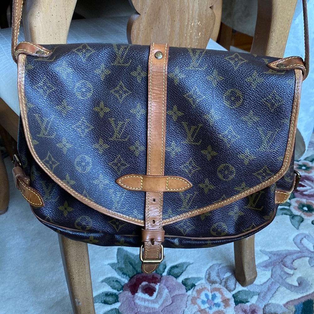 Louis Vuitton Saumar bag in very good condition